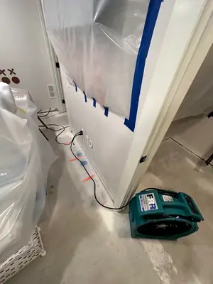 Containment sheeting with an air scrubber