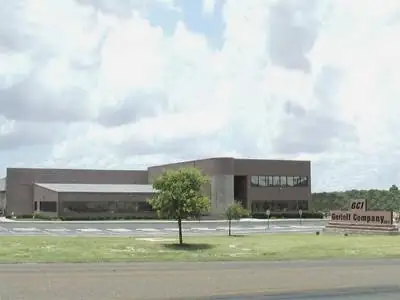 Low commercial building beside a parking lot