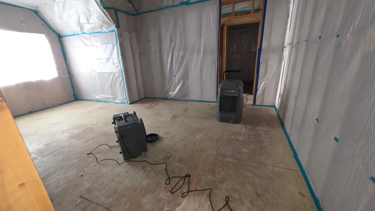 Room with floor protection and drying equipment