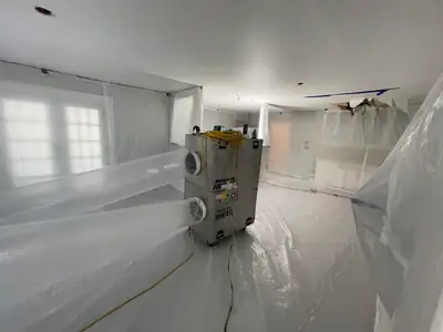 Air scrubber in a cleaned room